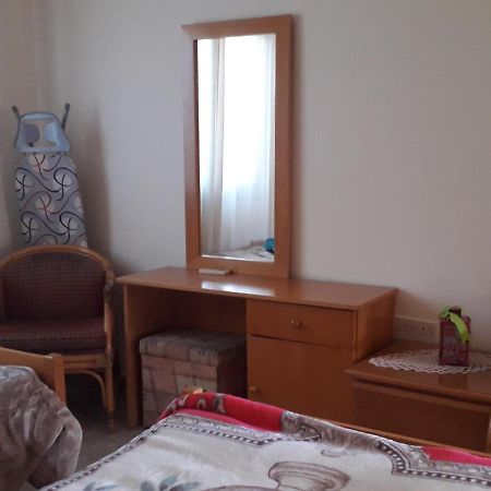 Natasha'S Apartments Пафос Экстерьер фото