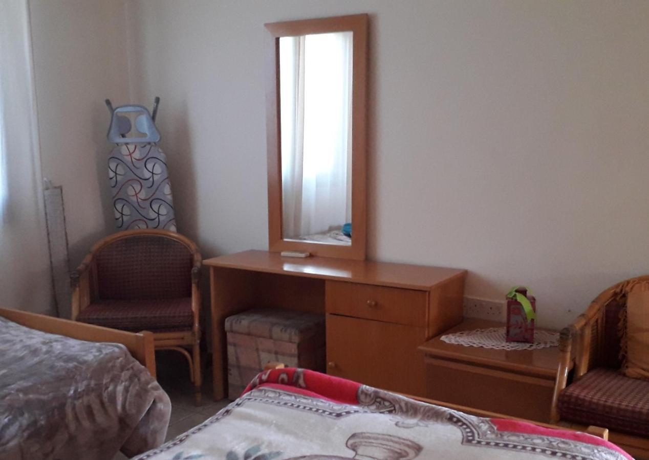 Natasha'S Apartments Пафос Экстерьер фото